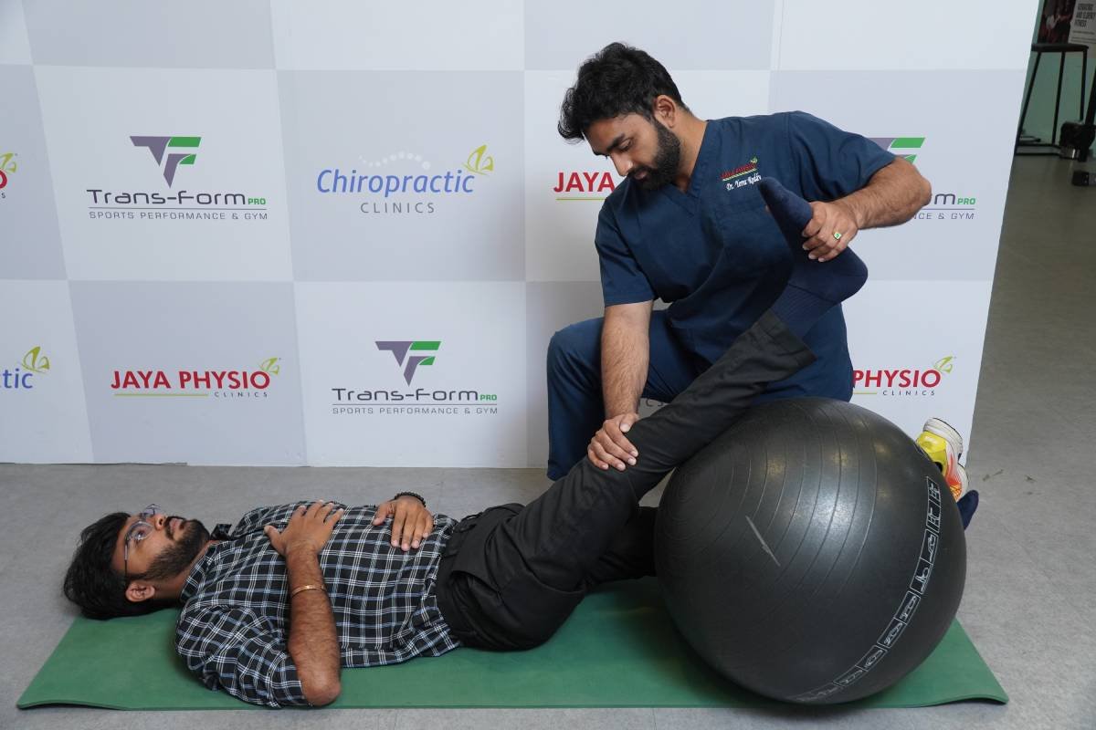 Physiotherapist providing Functional Training at Jaya Physio Clinics