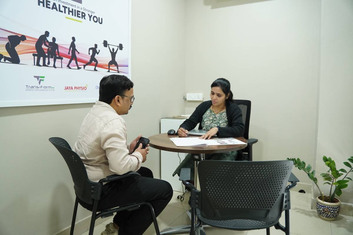 Physiotherapist providing Weight Management Programs rehabilitation at Jaya Physio Clinics